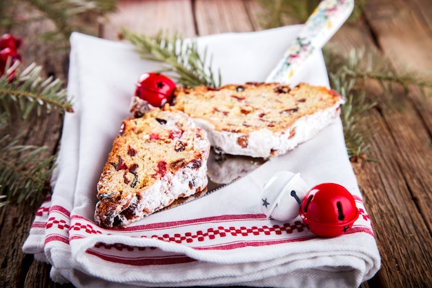 Dresdnen Stollen est un gâteau traditionnel allemand