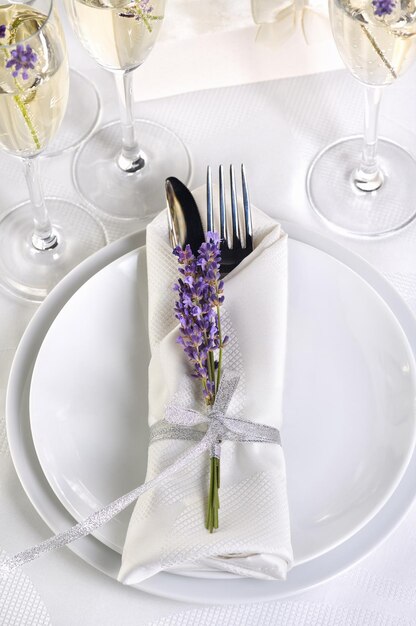 Dressage de table dans le style provençal