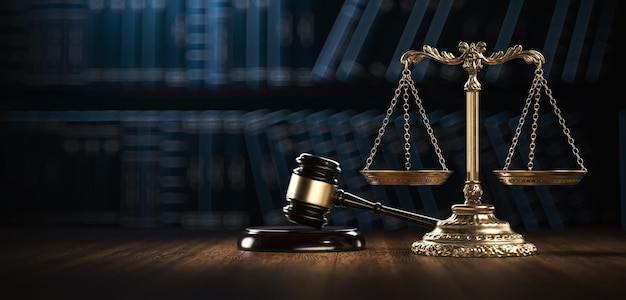 Droit système juridique justice crime concept maillet maillet marteau et échelles sur la table d illustration de rendu