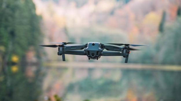 Drone dans la nature vue rapprochée