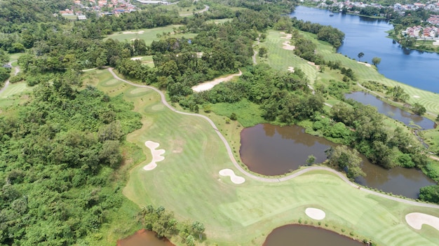 Drone vue aérienne du parcours de golf