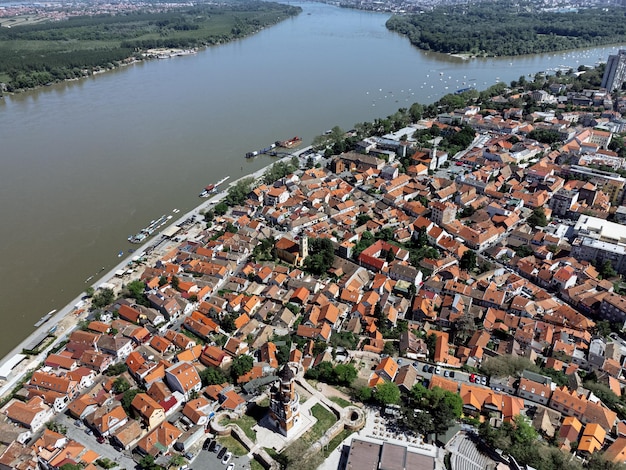 Drone vue panoramique de la tour Gardos église Saint Nicolas Zemun Belgrade Serbie