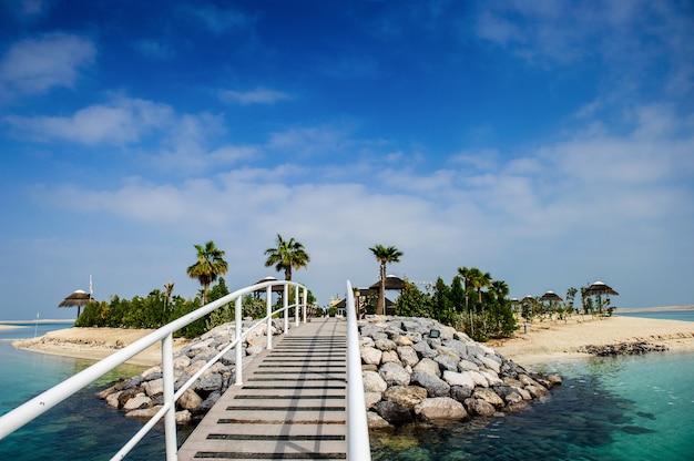 DUBAI,EAU:Vue de l'île artificielle Liban,située dans le développement des îles mondiales de Dubaï.L'île est le premier développement à ouvrir ses portes au public.