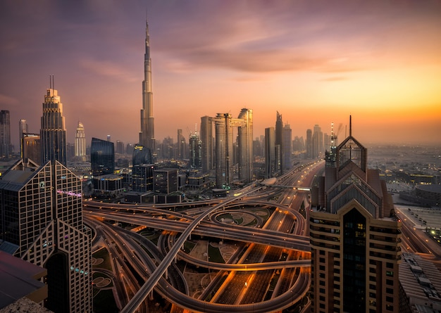 Dubai Skyline au coucher du soleil