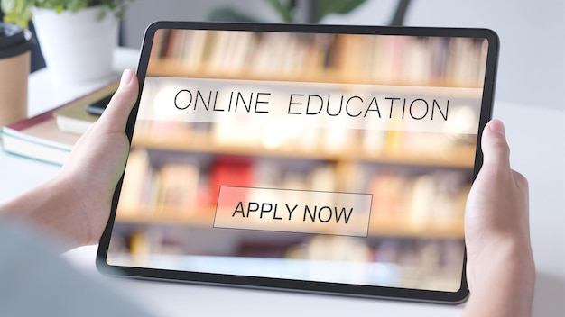 Éducation en ligne sur fond d'écran de tablette numérique concept d'éducation d'apprentissage en ligne