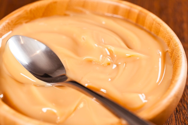 Dulce de leche, (Doce de leite) un bonbon fait à partir de lait, fabriqué au Brésil et en Argentine.