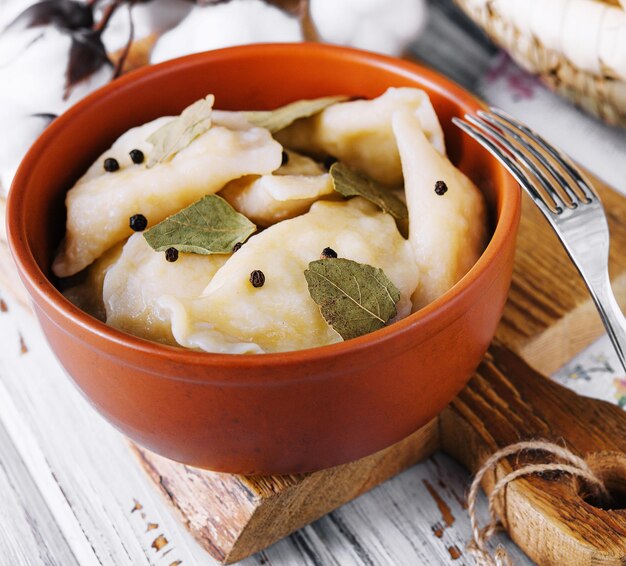 Dumplings au poivre et au laurier