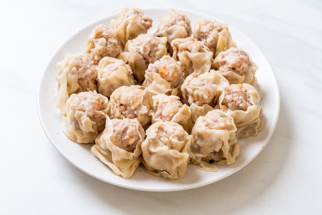 Dumplings de porc avec sauce