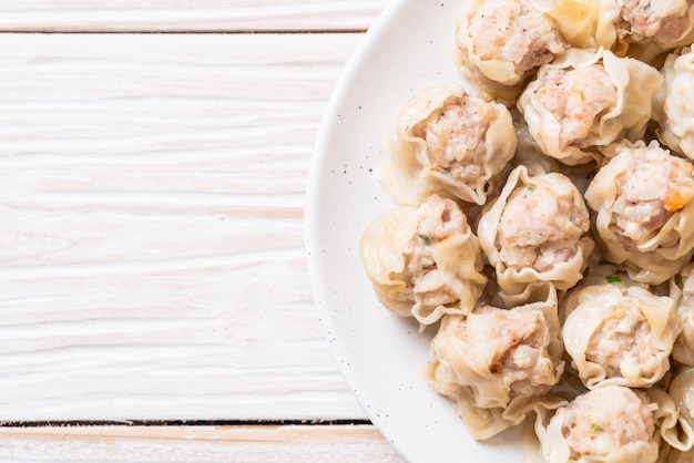 Dumplings de porc avec sauce