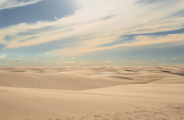 Dunes brésiliennes en temps nuageux