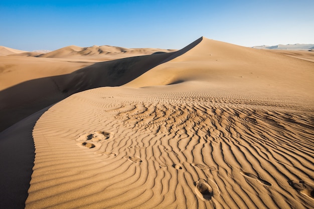 Dunes du désert de Huacachina au Pérou