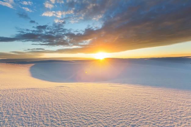 Photo dunes de sable blanc inhabituelles à white sands national monument, new mexico, usa