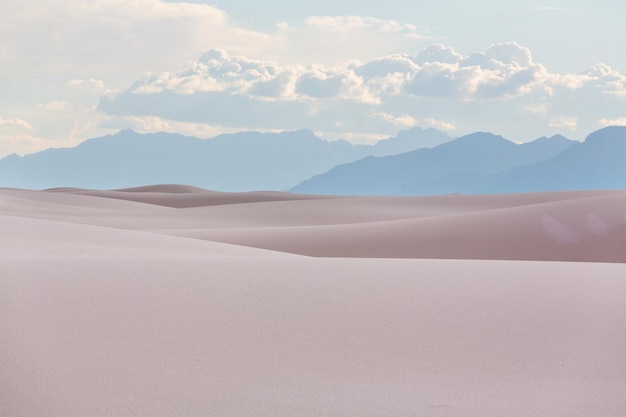 Photo dunes de sable blanc inhabituelles à white sands national monument, new mexico, usa