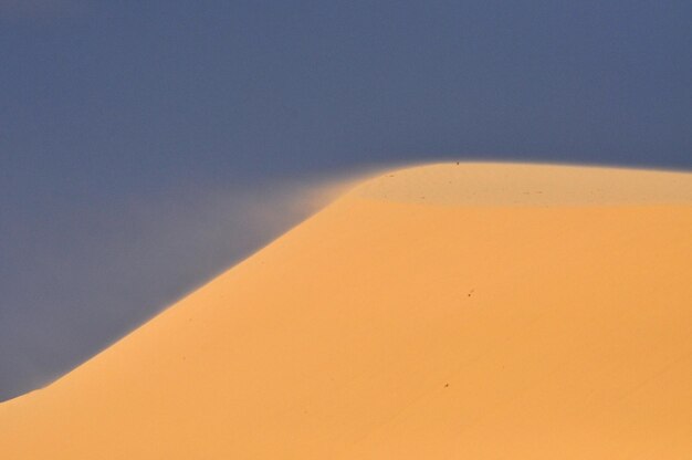 Des dunes de San dans le désert