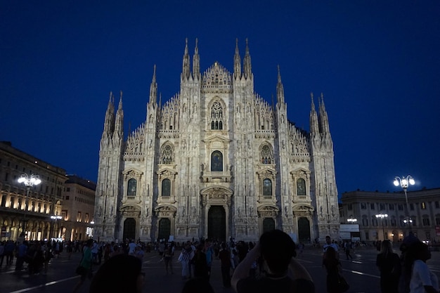 Photo le duomo de milan au coucher du soleil à milan, en italie