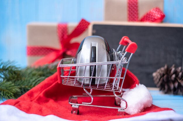 Photo e-commerce shopping concept en ligne avec boîte de cadeau joyeux noël ou présent