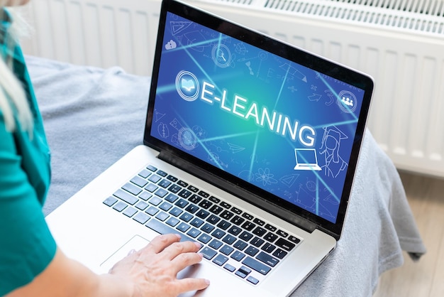 Photo e-learning éducation technologie internet séminaire en ligne concept de cours en ligne.