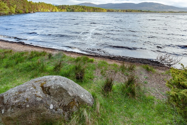 L'eau agitée sur le Loch Garten en Ecosse