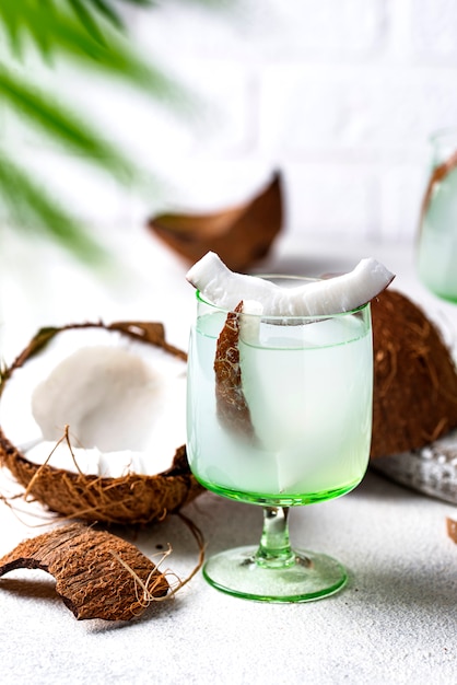 Eau de coco fraîche et saine