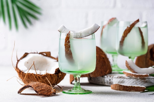 Eau de coco fraîche et saine