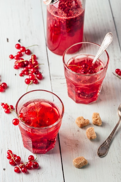 Photo eau infusée à la groseille et au sucre