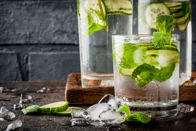 eau infusée à la menthe et au concombre