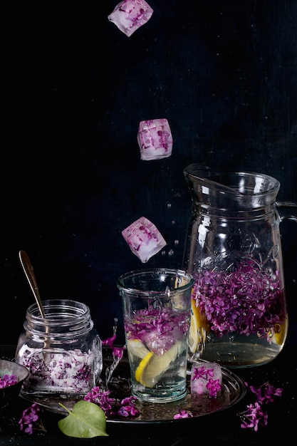 Eau de limonade lilas au citron