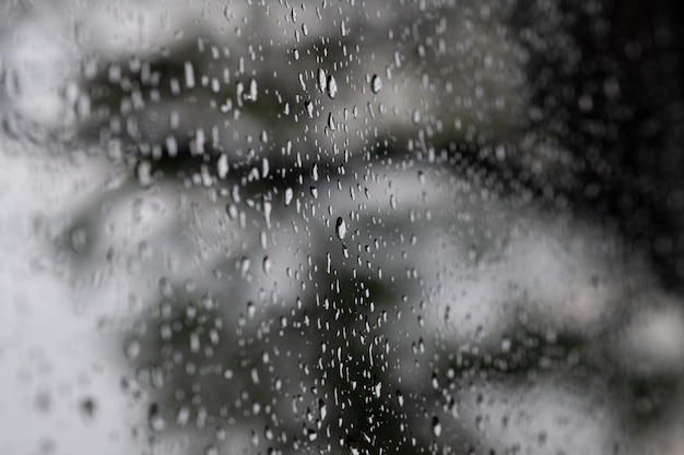 Eau sur miroir, jour de pluie, abstrait