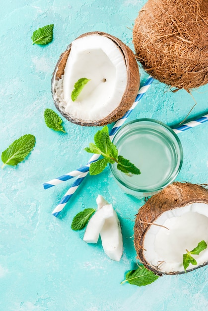 Eau de noix de coco biologique fraîche