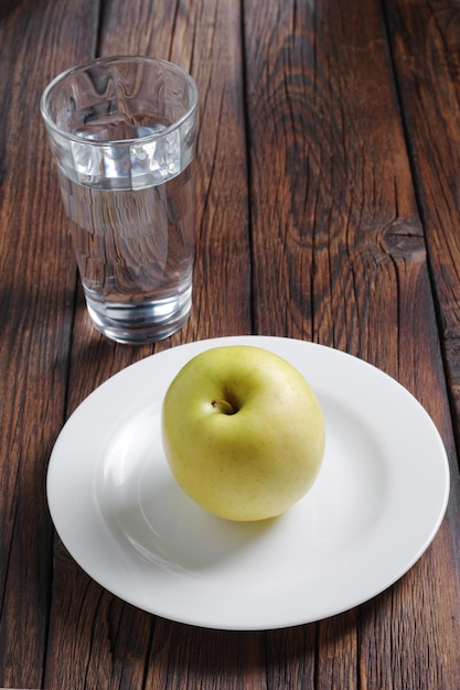 Eau potable et pomme