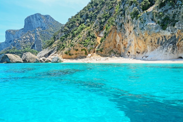 Eau turquoise dans le golfe d'Orosei Sardaigne