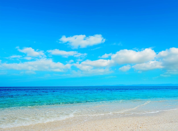 Eau turquoise de Fiume Santo sous un ciel bleu