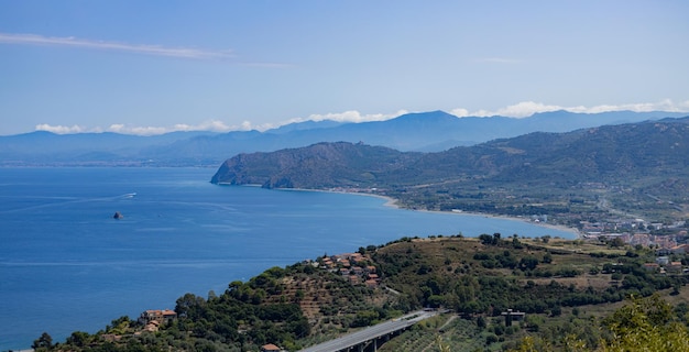 Eaux bleu aigue-marine de la mer Sicile Italie