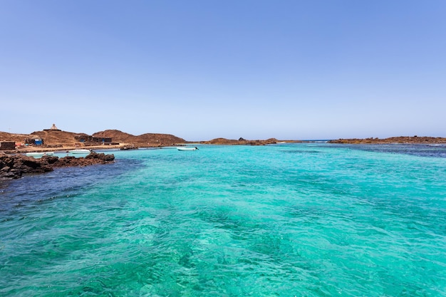 eaux cristallines dans la baie de l'îlot de lobos, Fuerteventura