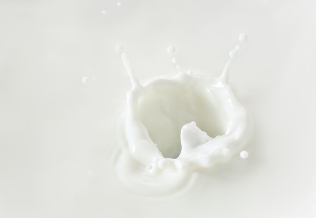 Éclaboussure de lait se bouchent