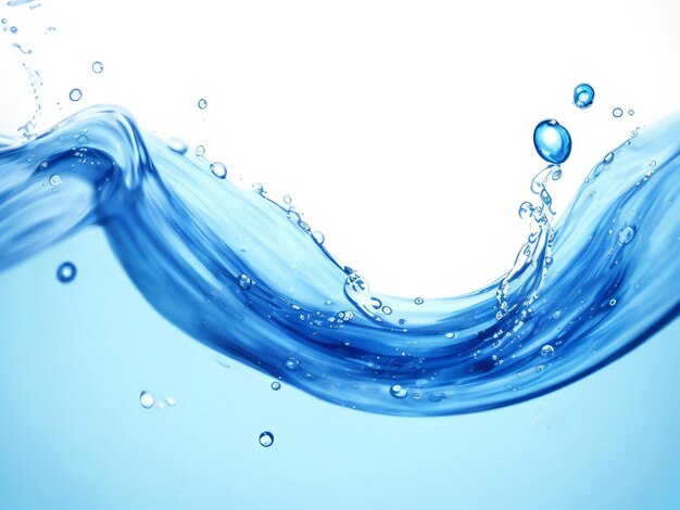 Photo des éclaboussures d'eau bleue avec de petites bulles isolées sur un fond blanc sont générées.