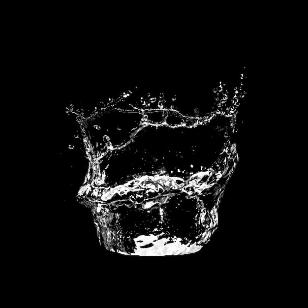 Éclaboussures d'eau isolées sur fond noir.