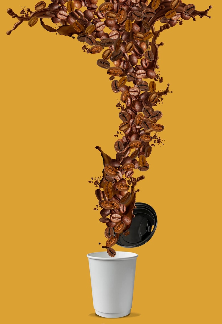 Photo éclaboussures de grains de café