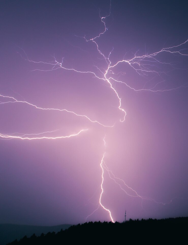 Photo l'éclair dans le ciel la nuit
