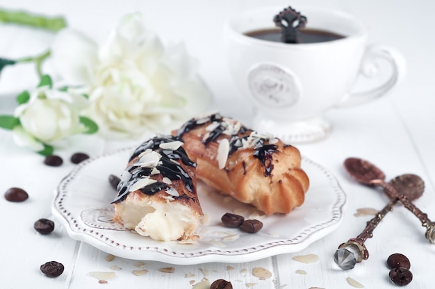 Photo Éclairs savoureux sur la table