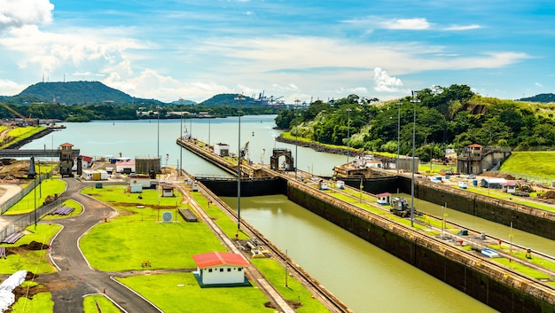 Les écluses de Miraflores sur le canal de Panama au Panama, en Amérique centrale