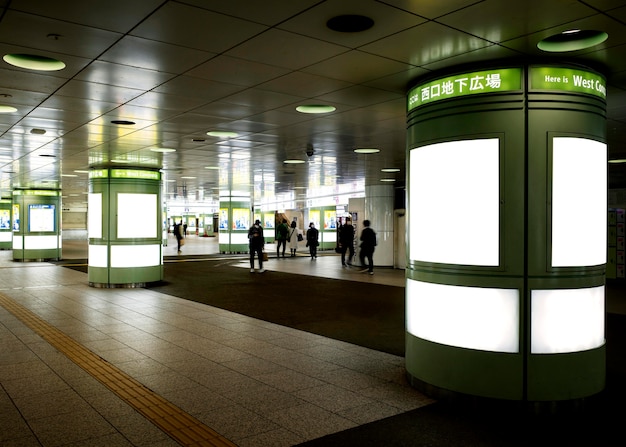 Écran d'affichage du métro japonais pour les informations des passagers