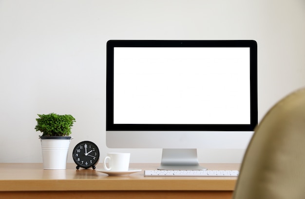 écran blanc ordinateur sur le bureau