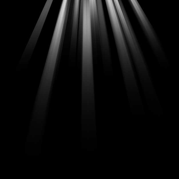 Effet de soleil de projecteur isolé sur fond noir