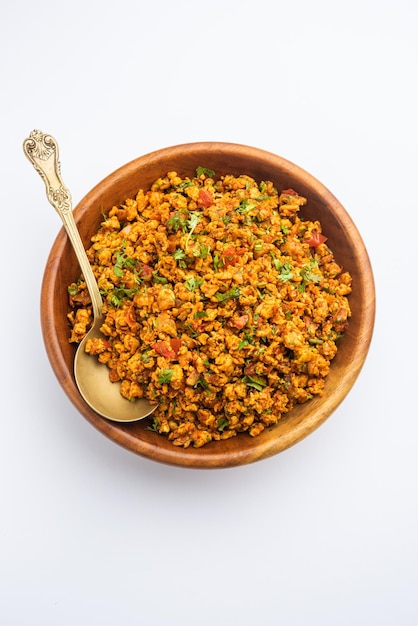 Egg bhurji également connu sous le nom de Masala Anda Bhurji est un plat d'œufs brouillés qui est un str indien populaire