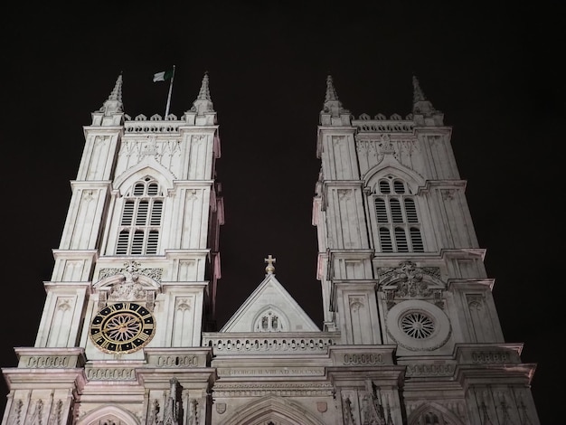 Église d'abbaye de Westminster la nuit à Londres