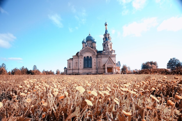 église à la campagne paysage d'été russie