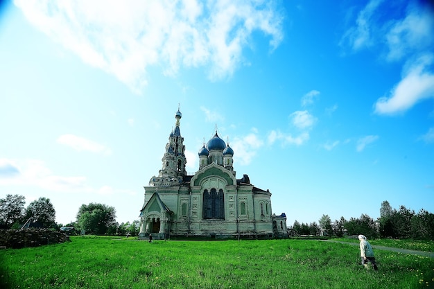 église à la campagne paysage d'été russie