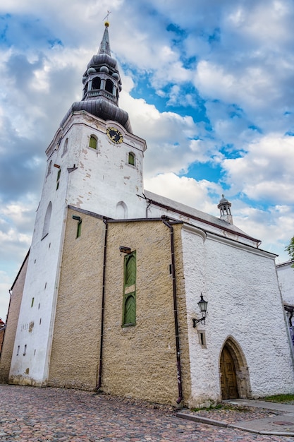 Photo Église chrétienne de sainte-marie dans la ville de tallinn. estonie.