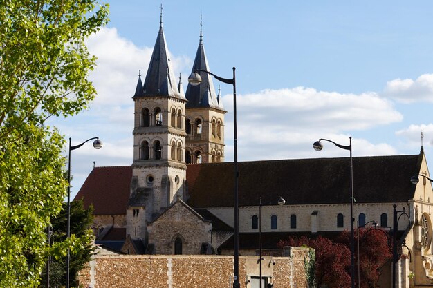 Photo l'église collégiale de notre-dame à melun remonte au xiiie siècle. elle est considérée comme historique.